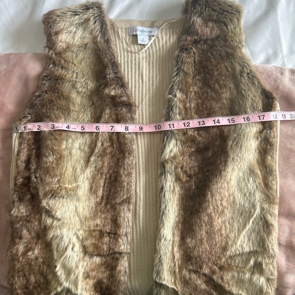 Liz Claiborne Brown Faux Fur Vest with Pockets - Picture 4 of 6